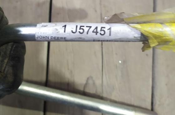 Болт J57451 -  2