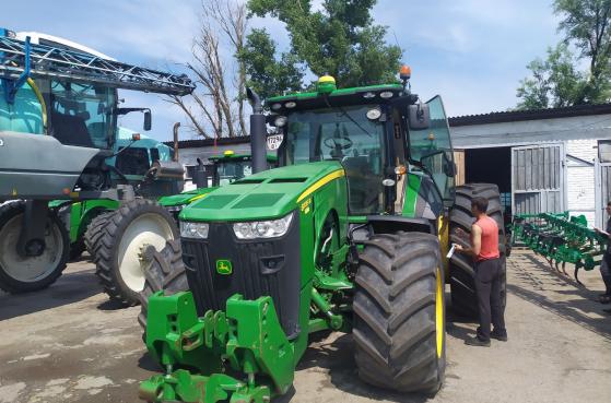 JOHN DEЕRE 8335R 2012 рік (13 тис м.г.) -  1